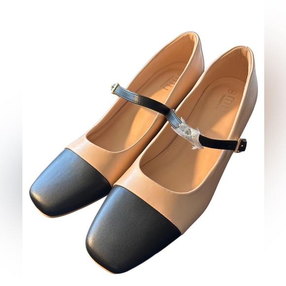 Chic Tan and Black Block Heels - Picture 5 of 10